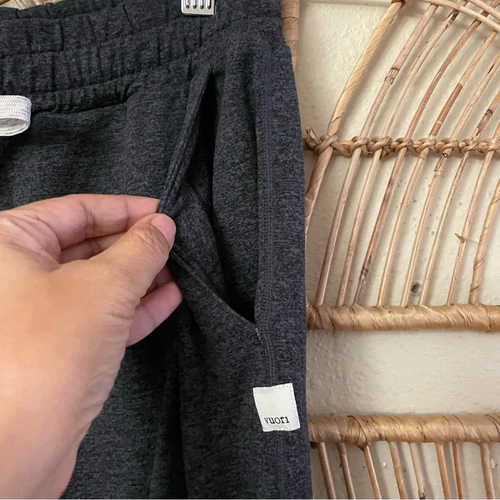 Vuori Sunday Jogger‎ Pants Women's Gray Performance Gym Stretch Knit Sz M B23 - Picture 4 of 11